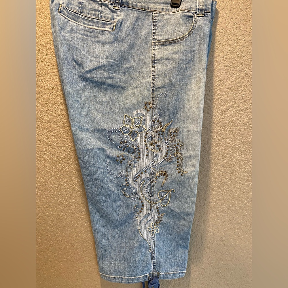 Avenue embroidered Denim capris with Floral Design